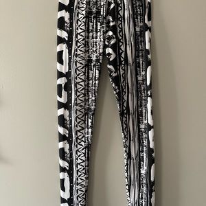 Leggings/Black & White Pattern/Girls/Size 7-8